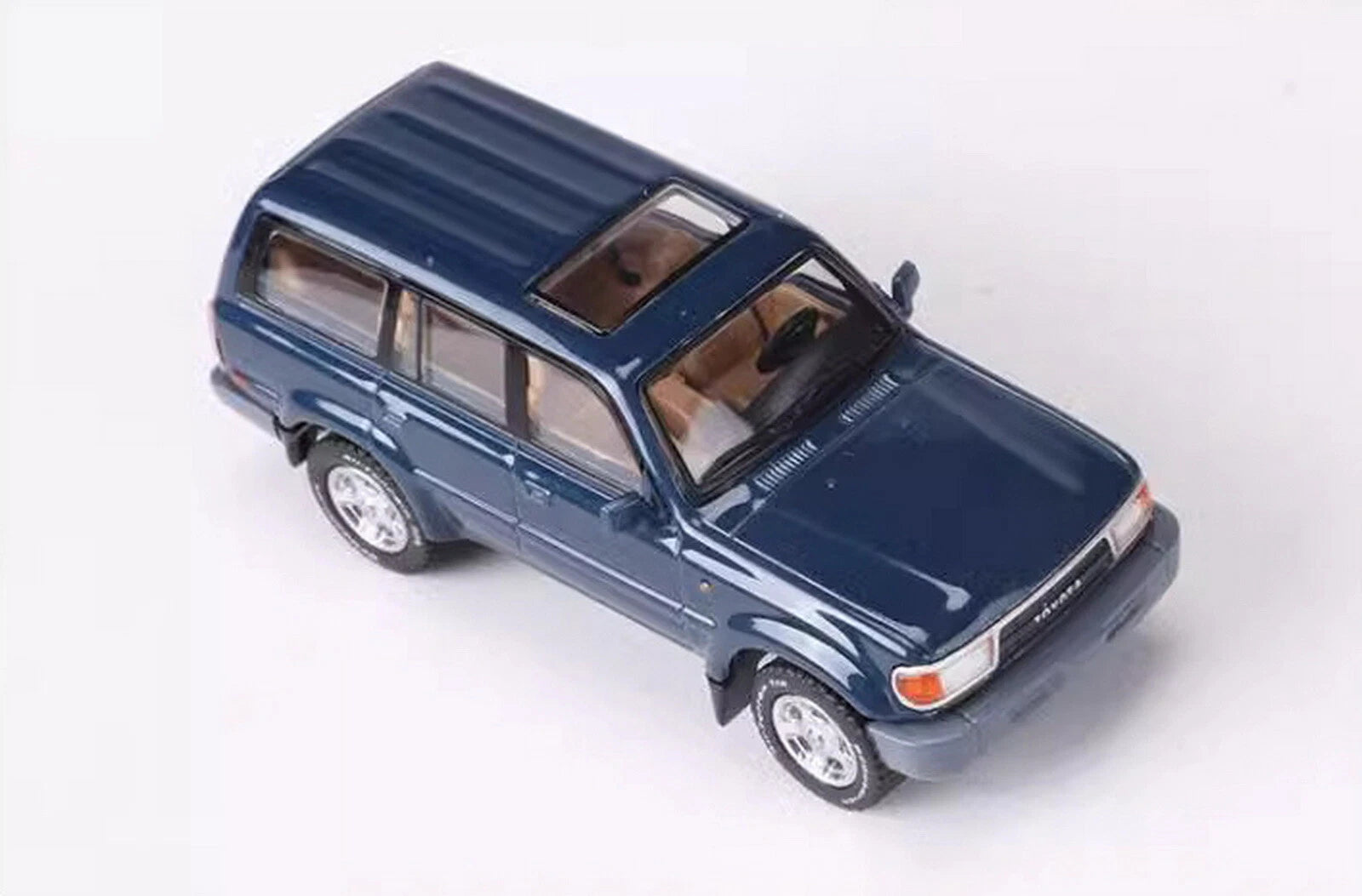 Masdi 1:64 Toyota Land Cruiser LC80 (1994) TYT-1006 | Die-Cast Collectible
